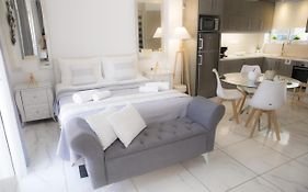 Diogenis Luxury Apartment Sea View